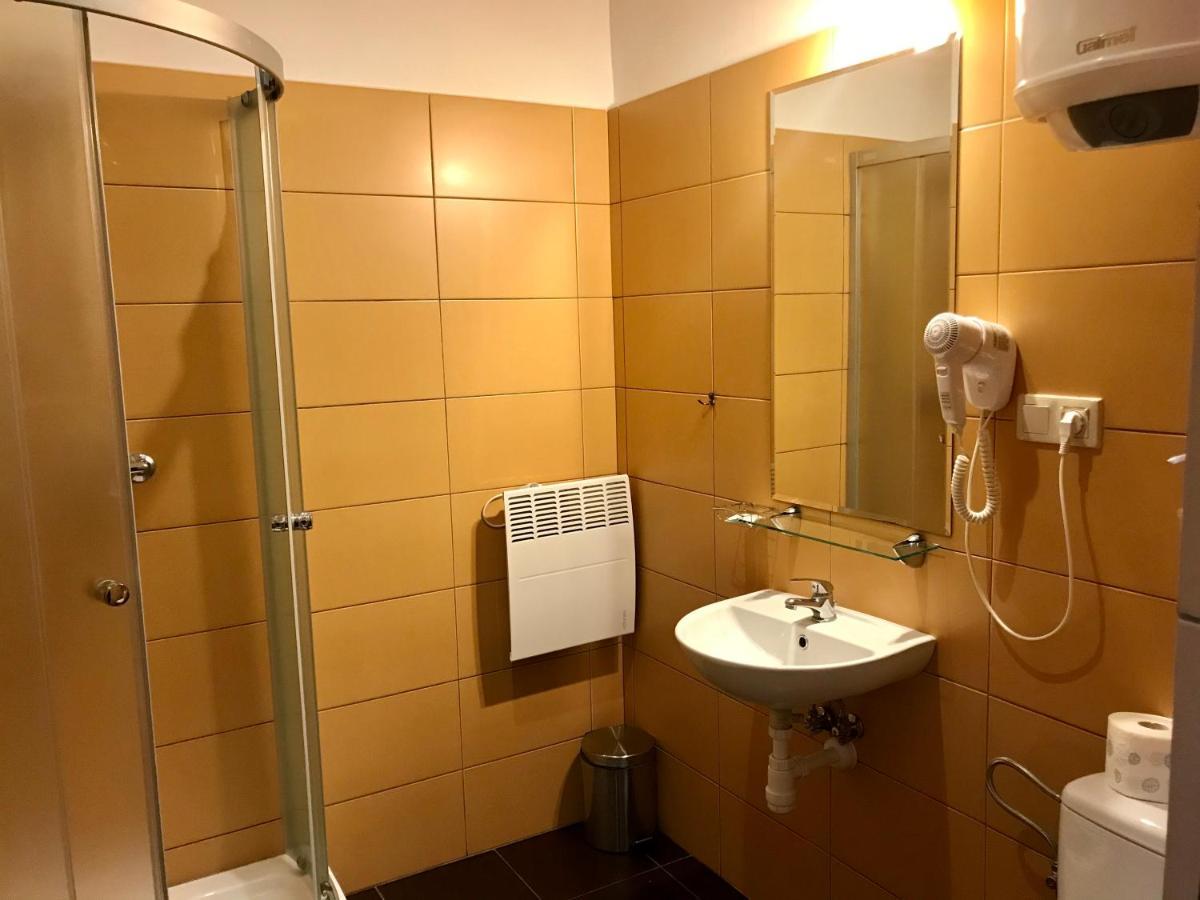 Hotelik Polonia Lowicz Bagian luar foto
