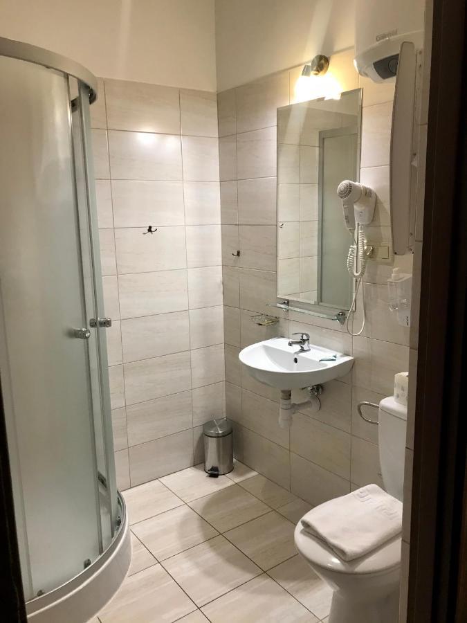 Hotelik Polonia Lowicz Bagian luar foto